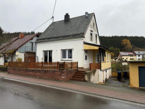 ***Geschmackvolles Einfamilienhaus mit großen Garten, Garage u.v.m…..***, 54570 Neroth, Einfamilienhaus