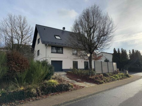 !!! Großzügiges kernsaniertes und modernisiertes Einfamilienhaus mit Garten in ruhiger Lage***, 54550 Daun, Einfamilienhaus