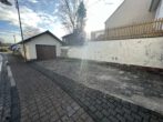 2 Garageneinfahrt und Stellplatz - **Renovierungsbedürftiges 1-2 Familienhaus**GARTEN# Garage...